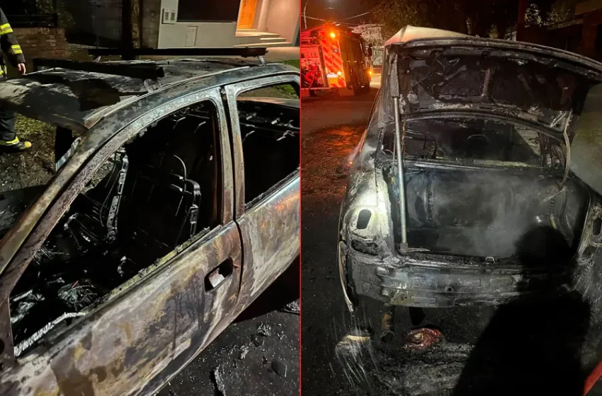  Un auto se incendió durante la madrugada en Paraná y no hallaron a su propietario
