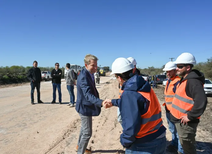  Frigerio en la obra de la ruta 20: “Tenemos que reconstruir la confianza perdida de la gente en la política”