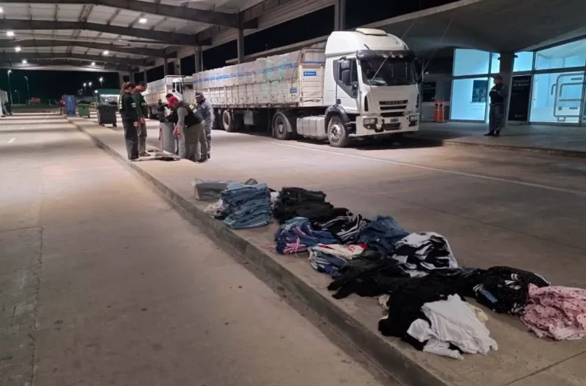  Frontera con Uruguay: Puente San Martín: encontraron ropa de marcas presuntamente falsificadas en dos camiones