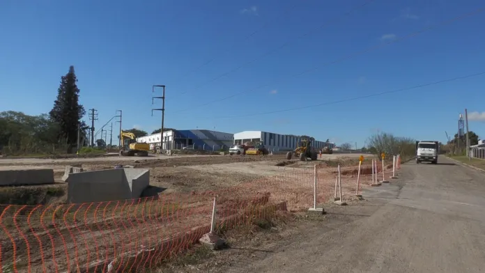  Avanza la obra de la nueva avenida urbana en el acceso al Parque Industrial